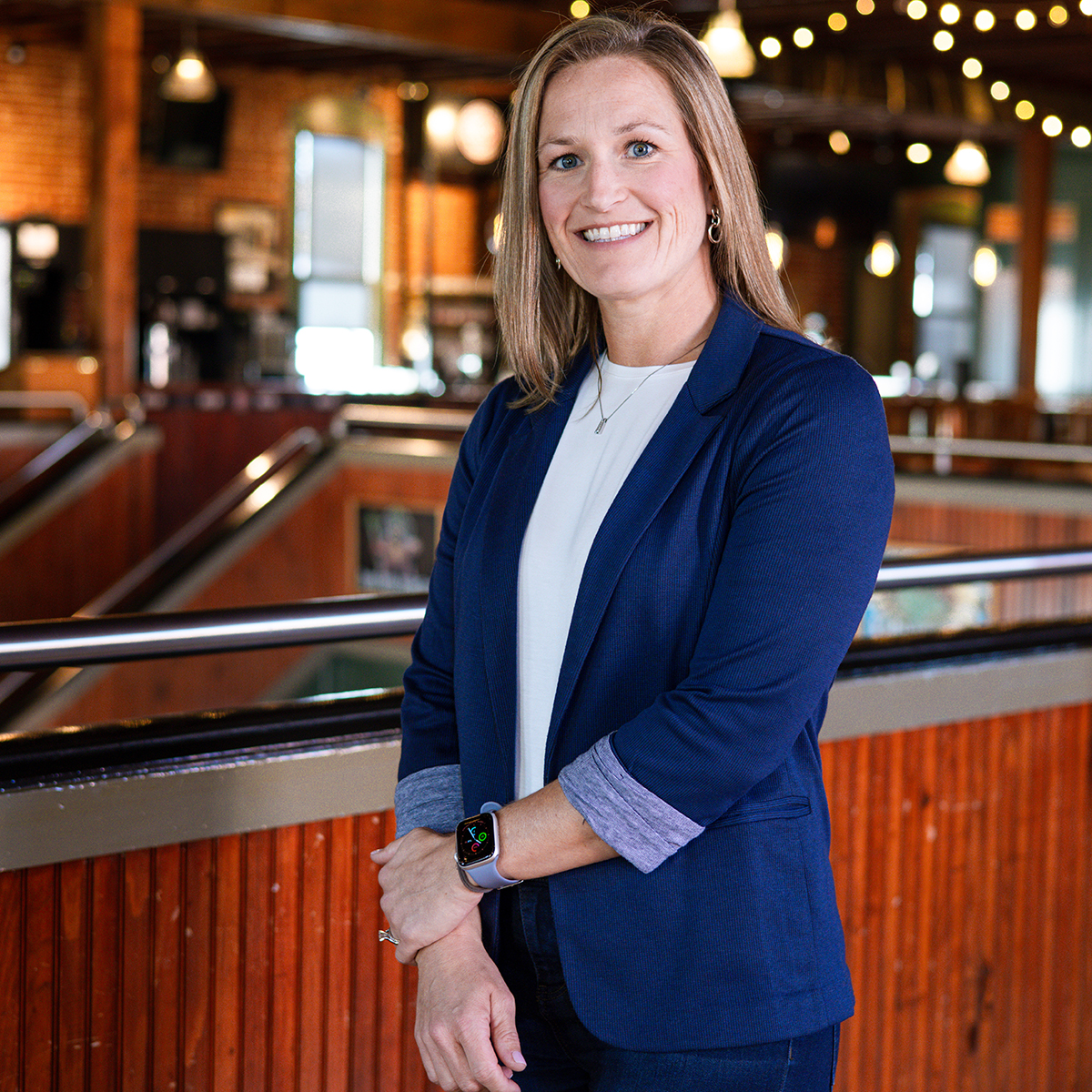 Square 2501-2501011000I-SBC-Professional-Headshots-Jen-Hohensee-Headshot_4